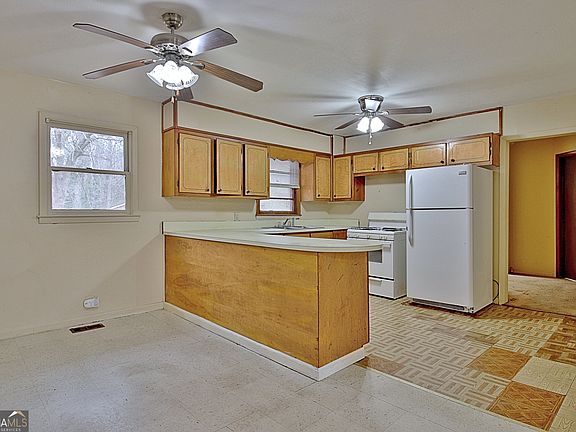 5th image of 75 Camellia Dr