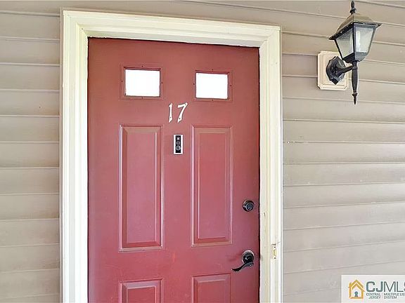 2nd image of 17 Lear Ct #17