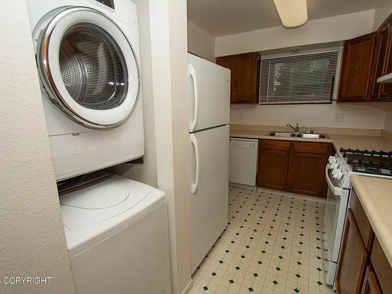 526 E 15th Ave #4 — Photo 7