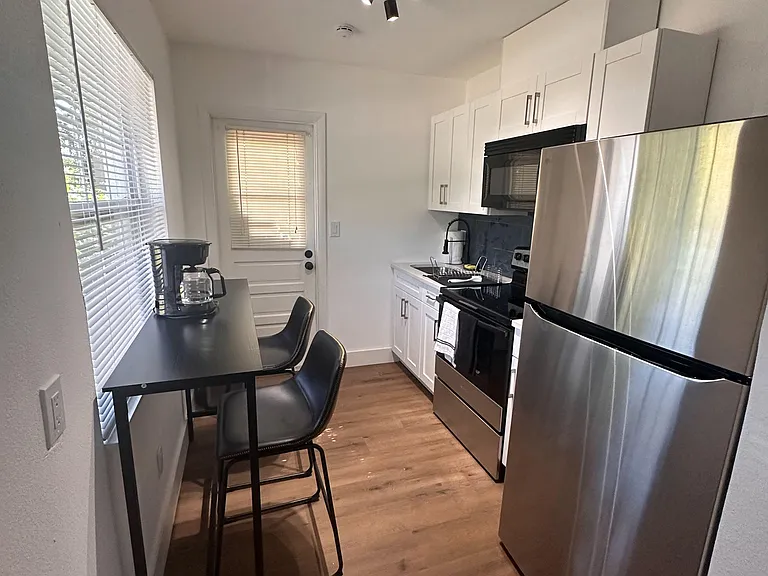 SW Monroe Cir N — Photo 3