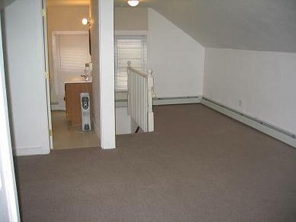 Upstairs space / bonus