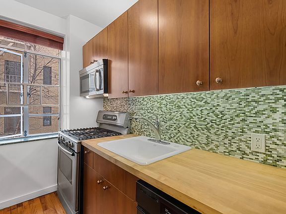 4th image of 255 W 23rd St APT 1CE