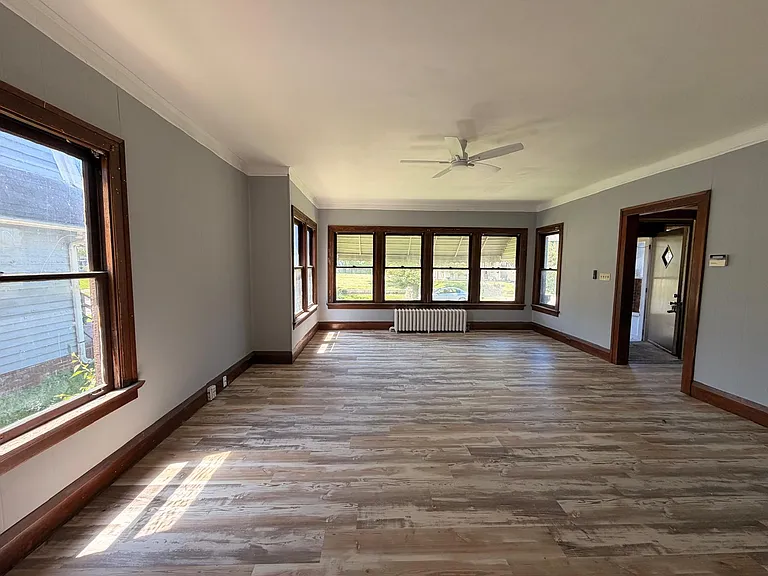 2042 Joffre Ave #1 — Photo 4