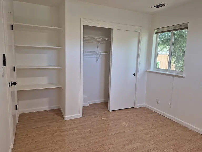 349 E Maryland Dr — Photo 14