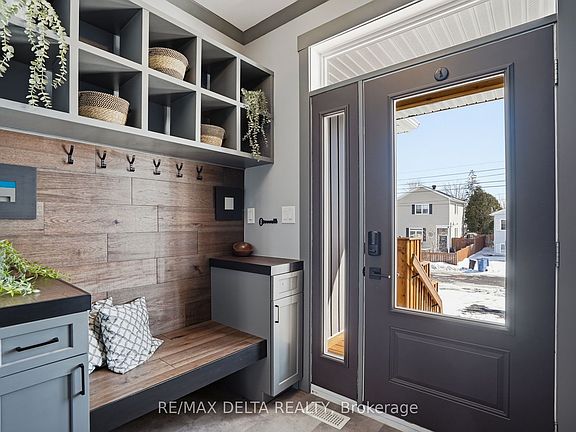 4th image of 100 Pendleton St