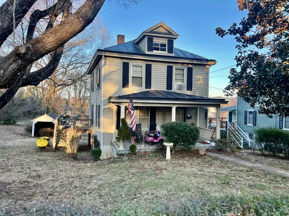 412 Morningside Dr, Lexington, VA 24450