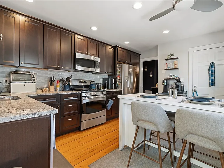 33 Mystic St #3 — Photo 9