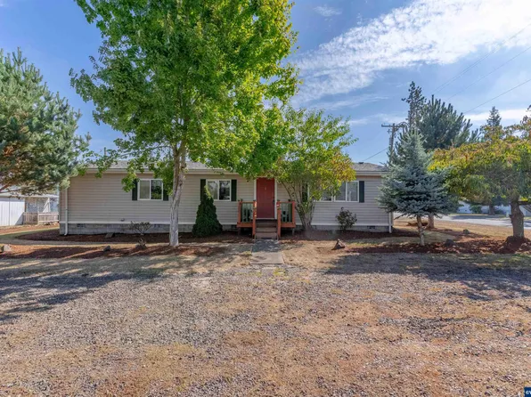 380 W 3rd St, Halsey, OR 97348