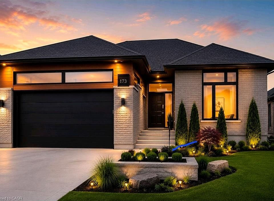 1st image of 613 Sweetbay Cres