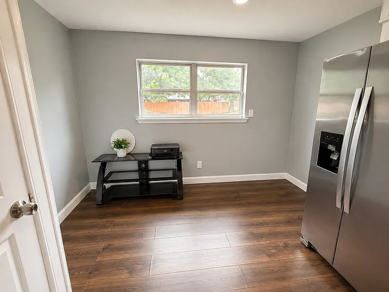 812 Irwin Dr — Photo 4