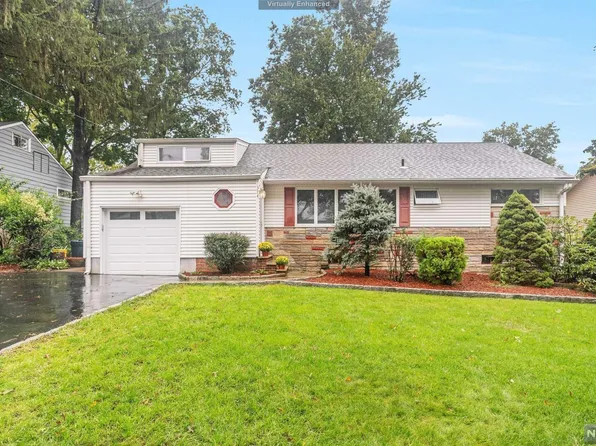 374 Lacey Dr, New Milford, NJ 07646