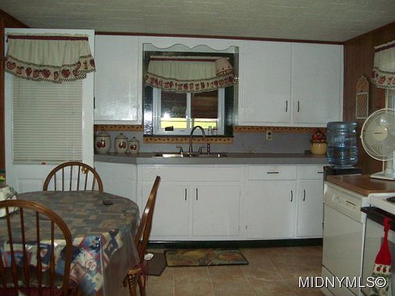 3rd image of 7886 Kellogg St