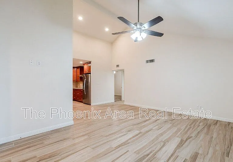 3231 N Woodburne Dr — Photo 6