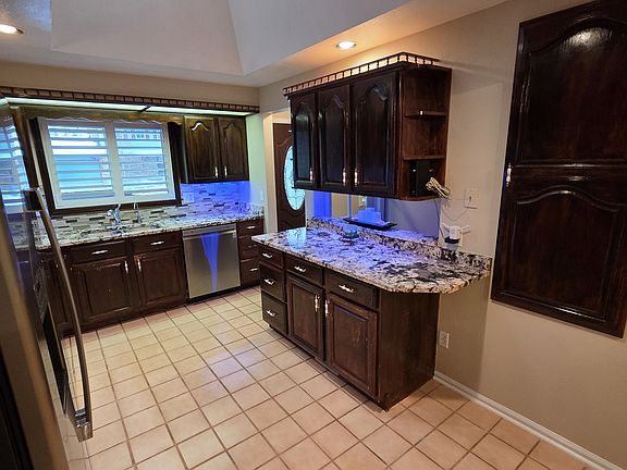 4th image of 934 Mercury Cir