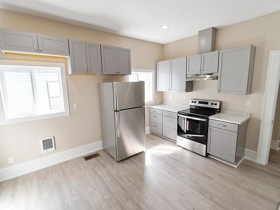 3rd image of 1631 W Pacific Ave #1