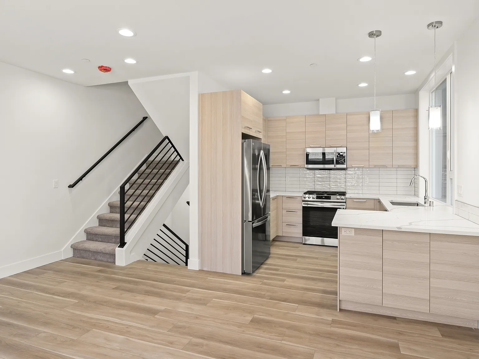 4 bed, 3.5 bath, 1770 sqft, $3,995 — Photo 1