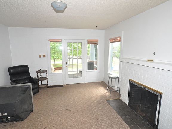 3rd image of 2414 N Mason Ave