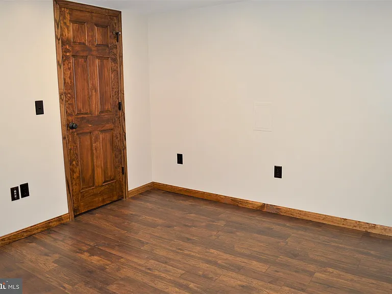 1105 Meander Dr #LOWER LEVEL — Photo 7