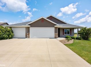 3405 Hemingway St, Marion, IA 52302