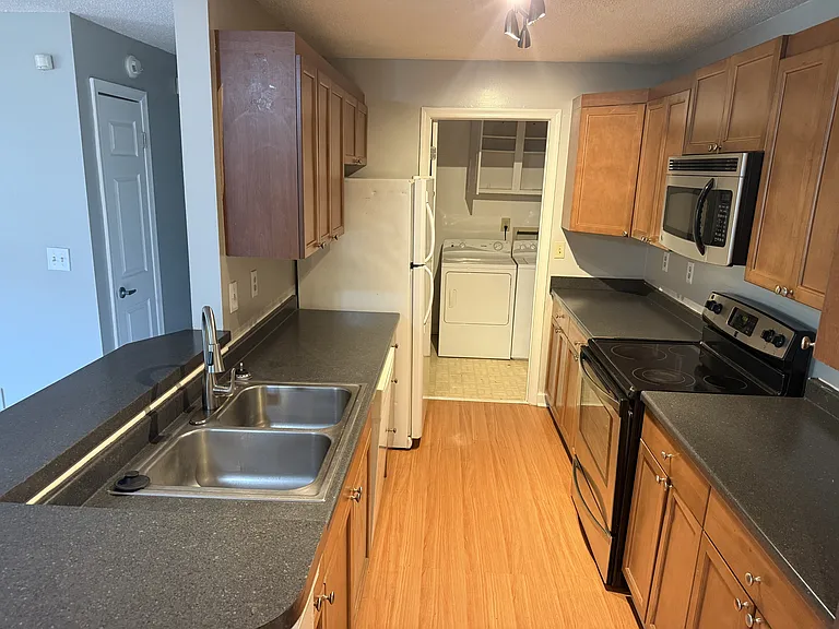 430 Delaware Ave #214 — Photo 4