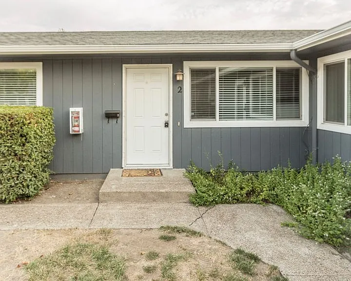 822 S Columbia St — Photo 2