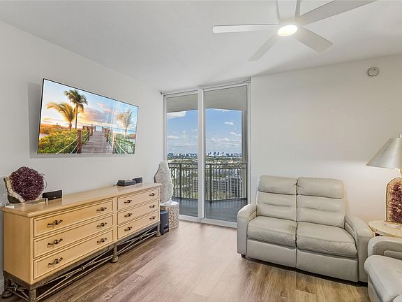 5th image of 511 SE 5th Avenue #2119