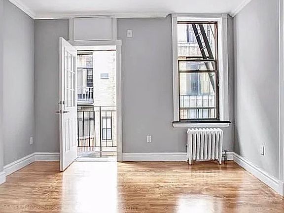 4th image of 210 E 25th St APT 4RE
