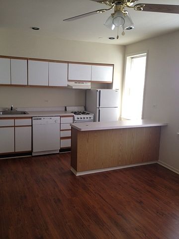 2nd image of 633 W Deming Pl APT 305