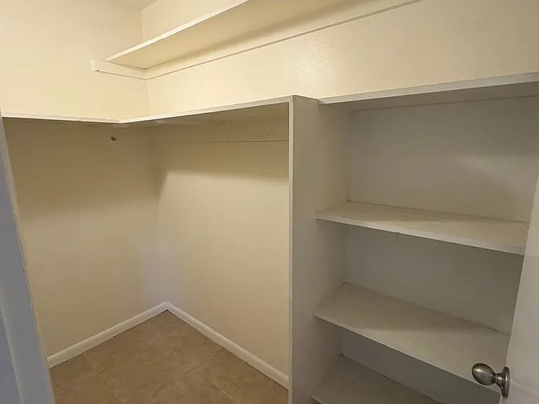 623 N Bay St #11 — Photo 5
