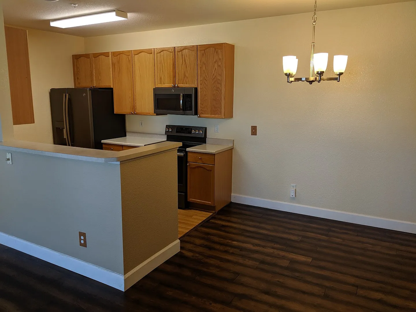 Beautiful Ground Floor Condo, Steps From Light Rail - Close to Fitzsimmons/DIA — Photo 3
