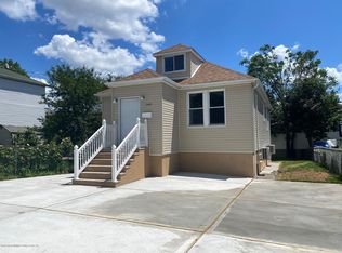 340 McClean Ave, Staten Island, NY 10305