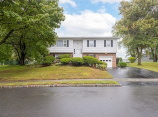 160 Lake Nanuet Dr, Nanuet, NY 10954