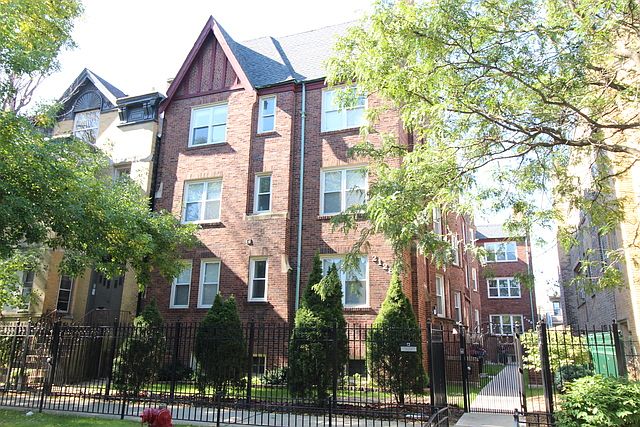 1st image of 2128 N Sawyer Ave APT 1W