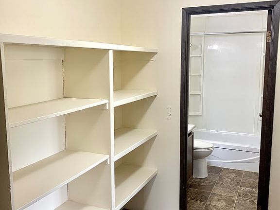 4th image of 4411 48th Ave #303