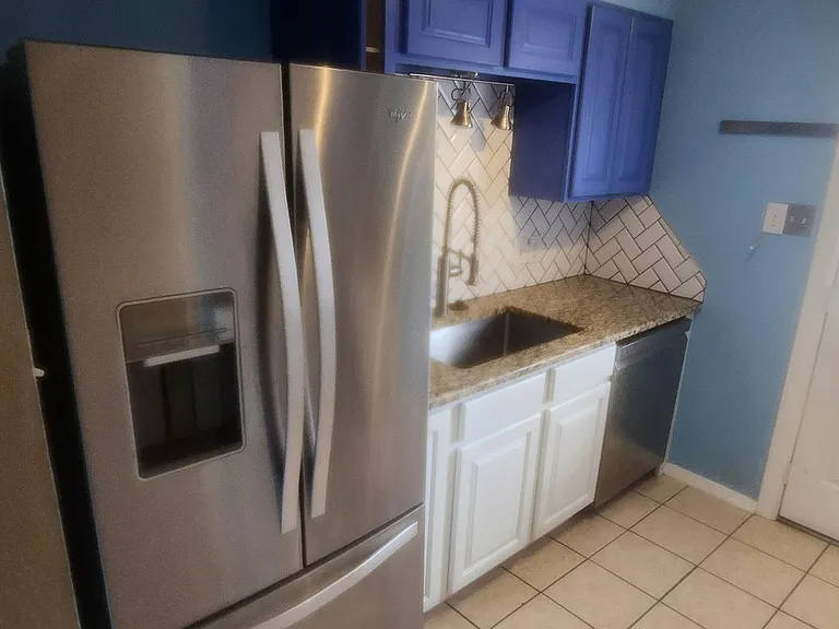 5042 N Hall St — Photo 28