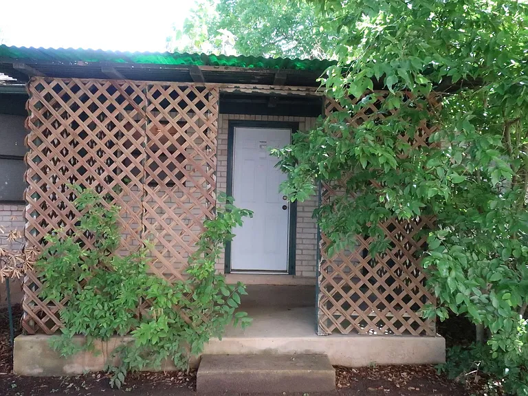 1274 Hillcrest Dr — Photo 2