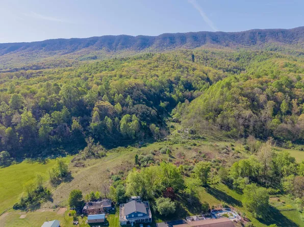2819 Wolf Creek Rd, Narrows, VA 24124