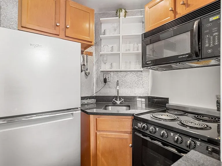 425 Beacon St #2 — Photo 6