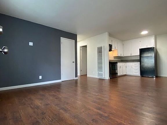5th image of 5914 Stanley Ave APT 15