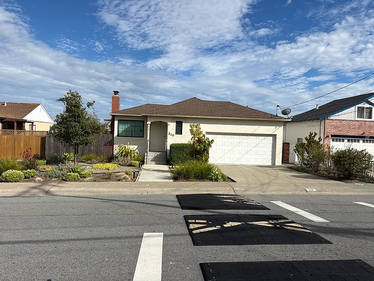 319 Helen Dr — Photo 3