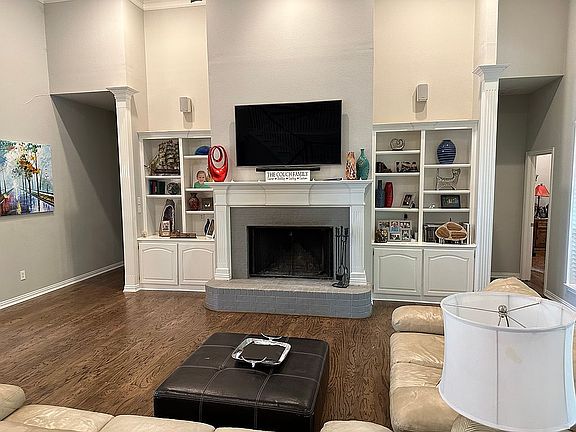 3rd image of 10104 Rolling Hills Ct