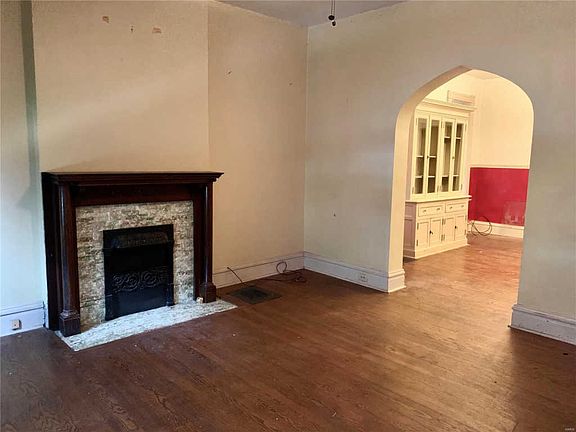 4th image of 4052 Flad Ave