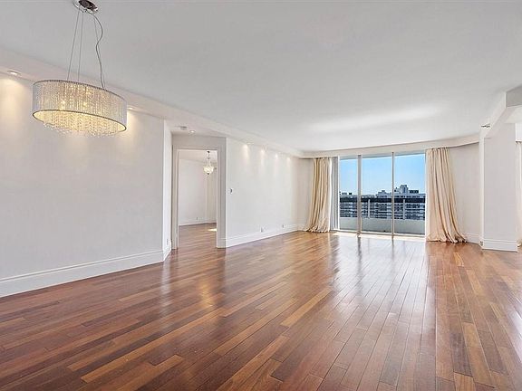 2nd image of 3530 Mystic Pointe Dr APT 3013