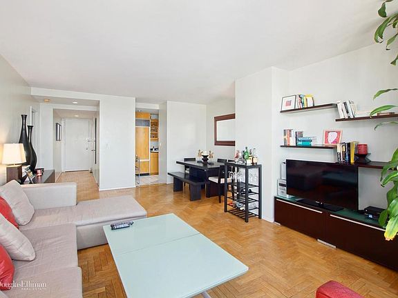2nd image of 160 W 66th St APT 30J