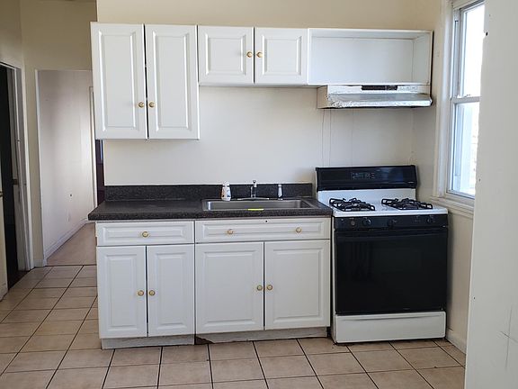 2nd image of 142 Morningside Pl #2