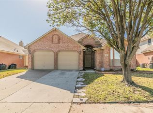 318 E Lynn Creek Dr, Arlington, TX 76002