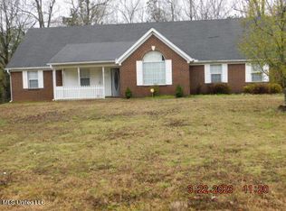 15 Laylee Dr, Byhalia, MS 38611