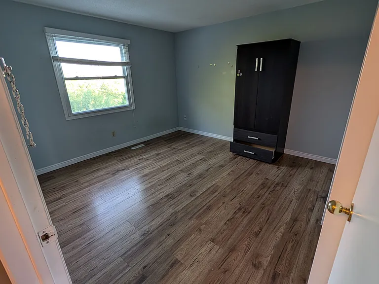 61 Ashley Cres — Photo 26