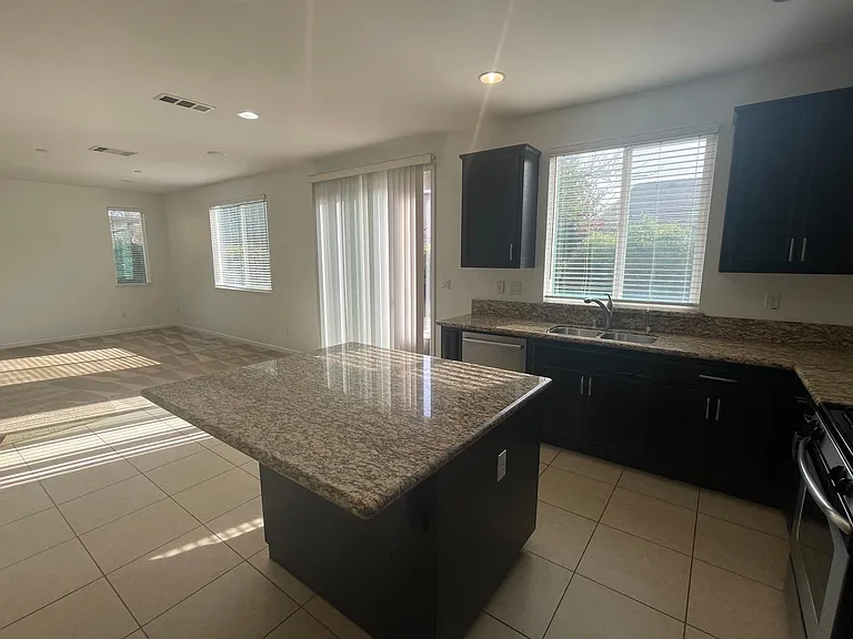 436 Potters Ln — Photo 4