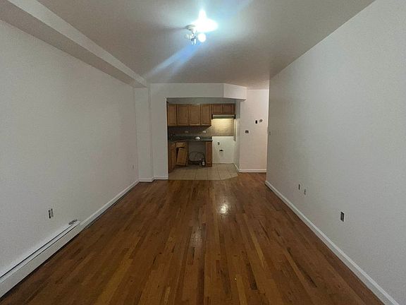 4th image of 2316 Beaumont Ave APT 3B
